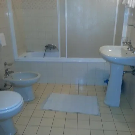Lombardia Hotel 2*